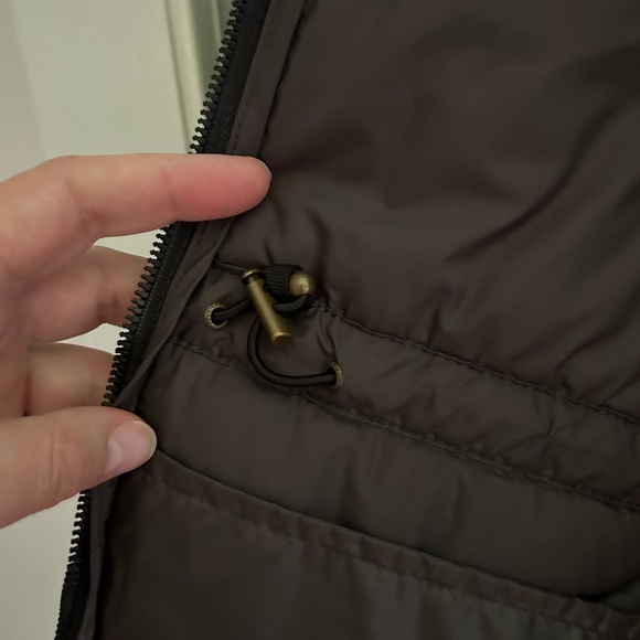 Woolrich womens size XXL hooded zip up pufferknee length coat.
All polyester. - Picture 4 of 13